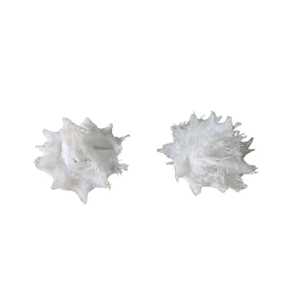 2 white bows, 2